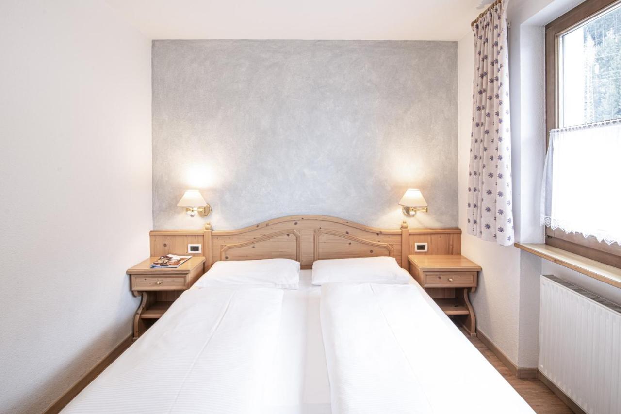 Hotel Residence Rose Випитено Екстериор снимка
