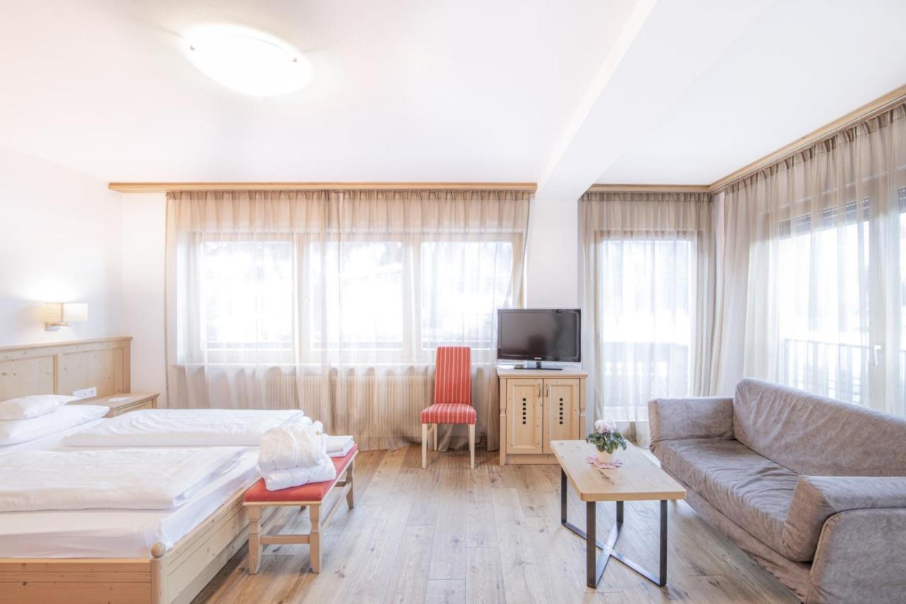 Hotel Residence Rose Випитено Екстериор снимка
