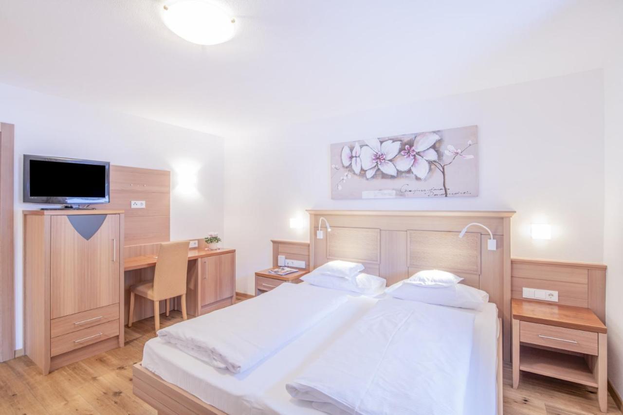Hotel Residence Rose Випитено Екстериор снимка