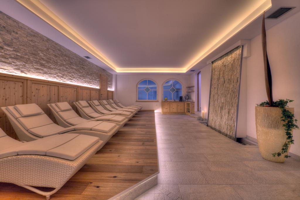 Hotel Residence Rose Випитено Екстериор снимка