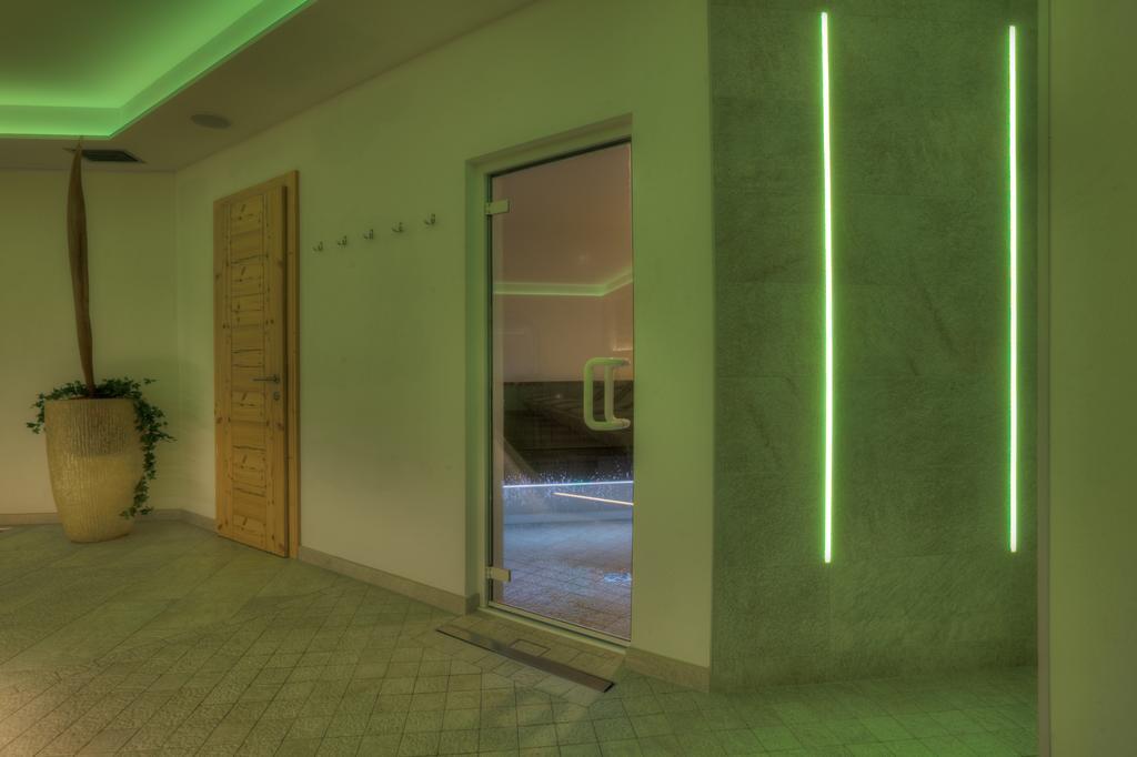 Hotel Residence Rose Випитено Екстериор снимка