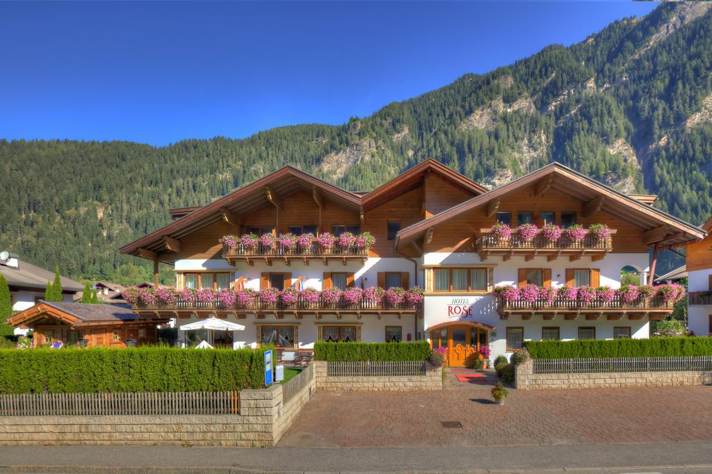Hotel Residence Rose Випитено Екстериор снимка