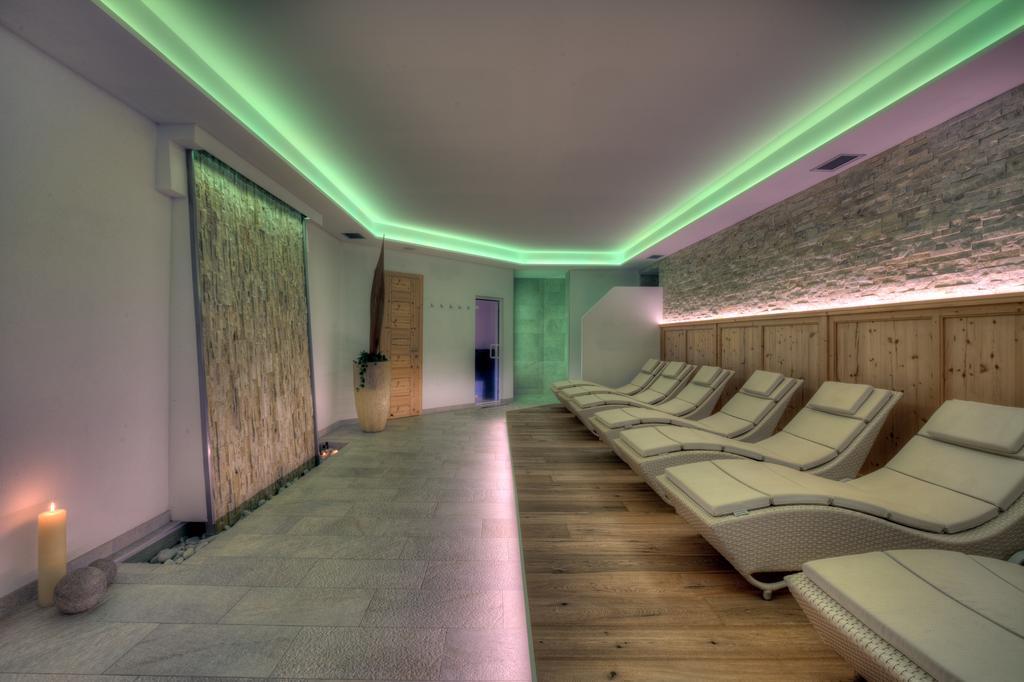 Hotel Residence Rose Випитено Екстериор снимка