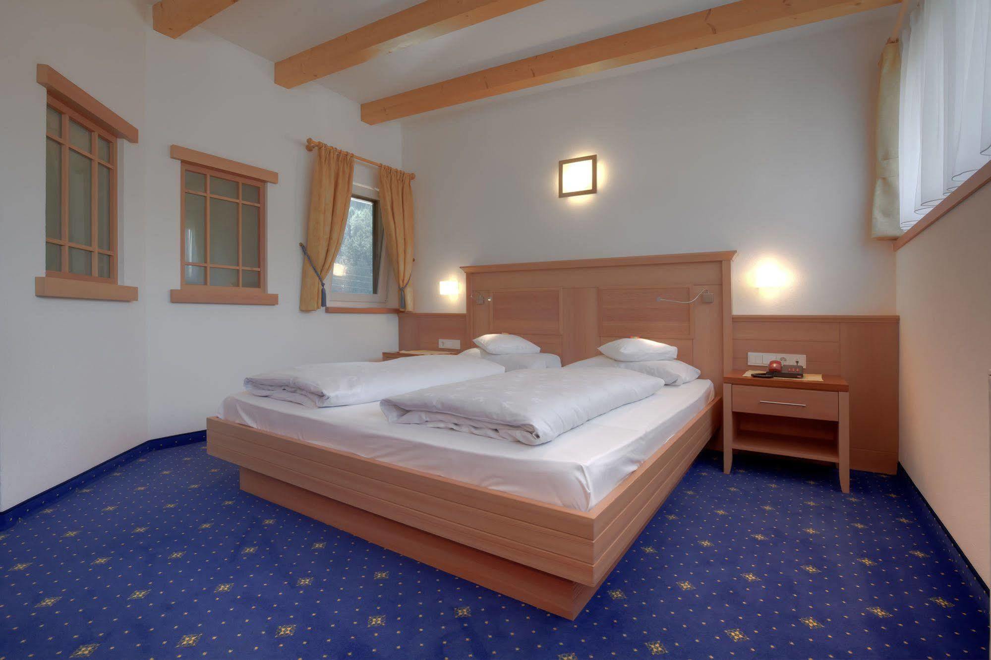 Hotel Residence Rose Випитено Екстериор снимка