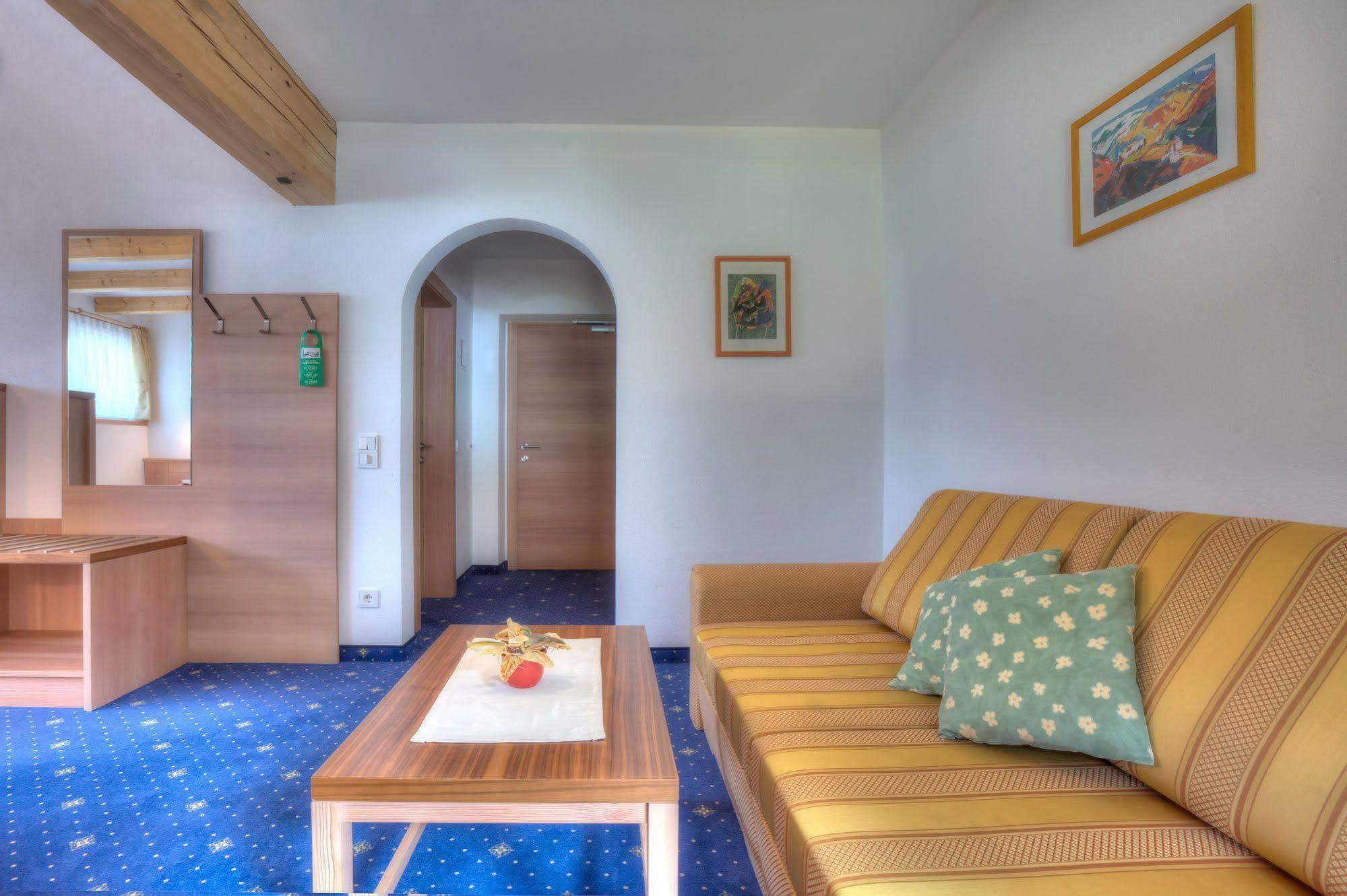 Hotel Residence Rose Випитено Екстериор снимка