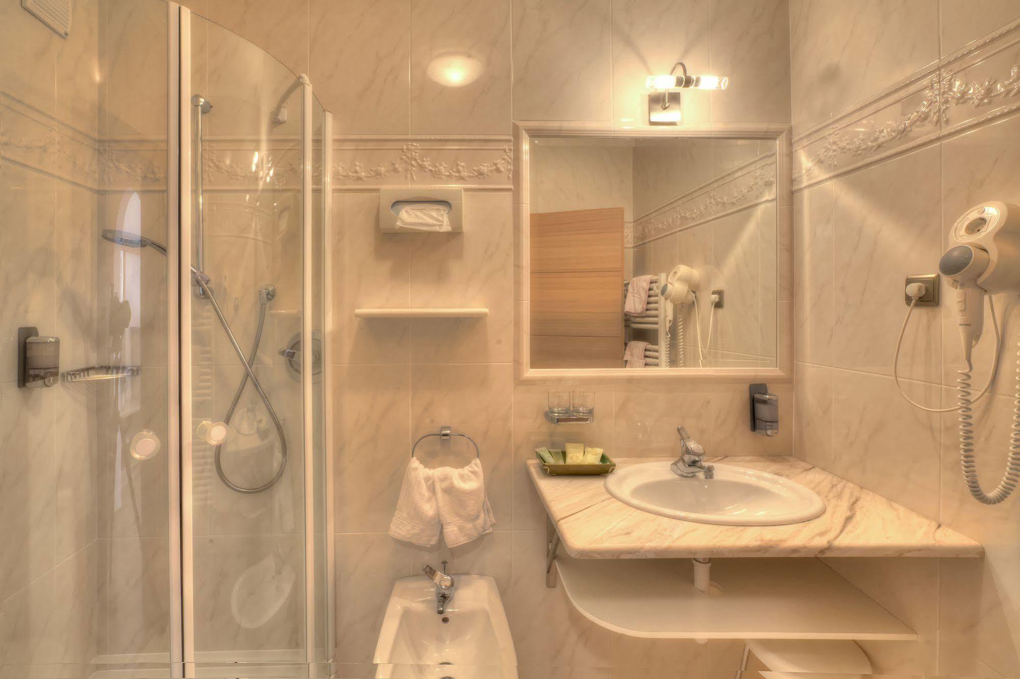 Hotel Residence Rose Випитено Екстериор снимка