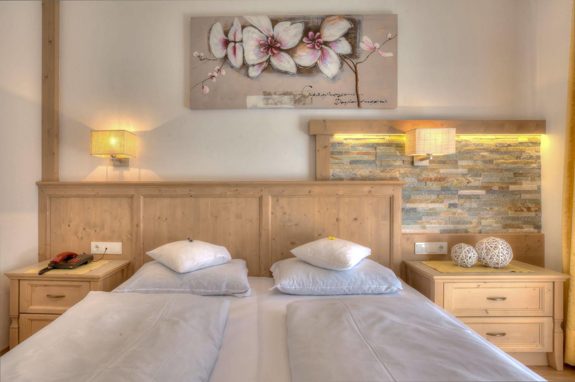 Hotel Residence Rose Випитено Екстериор снимка