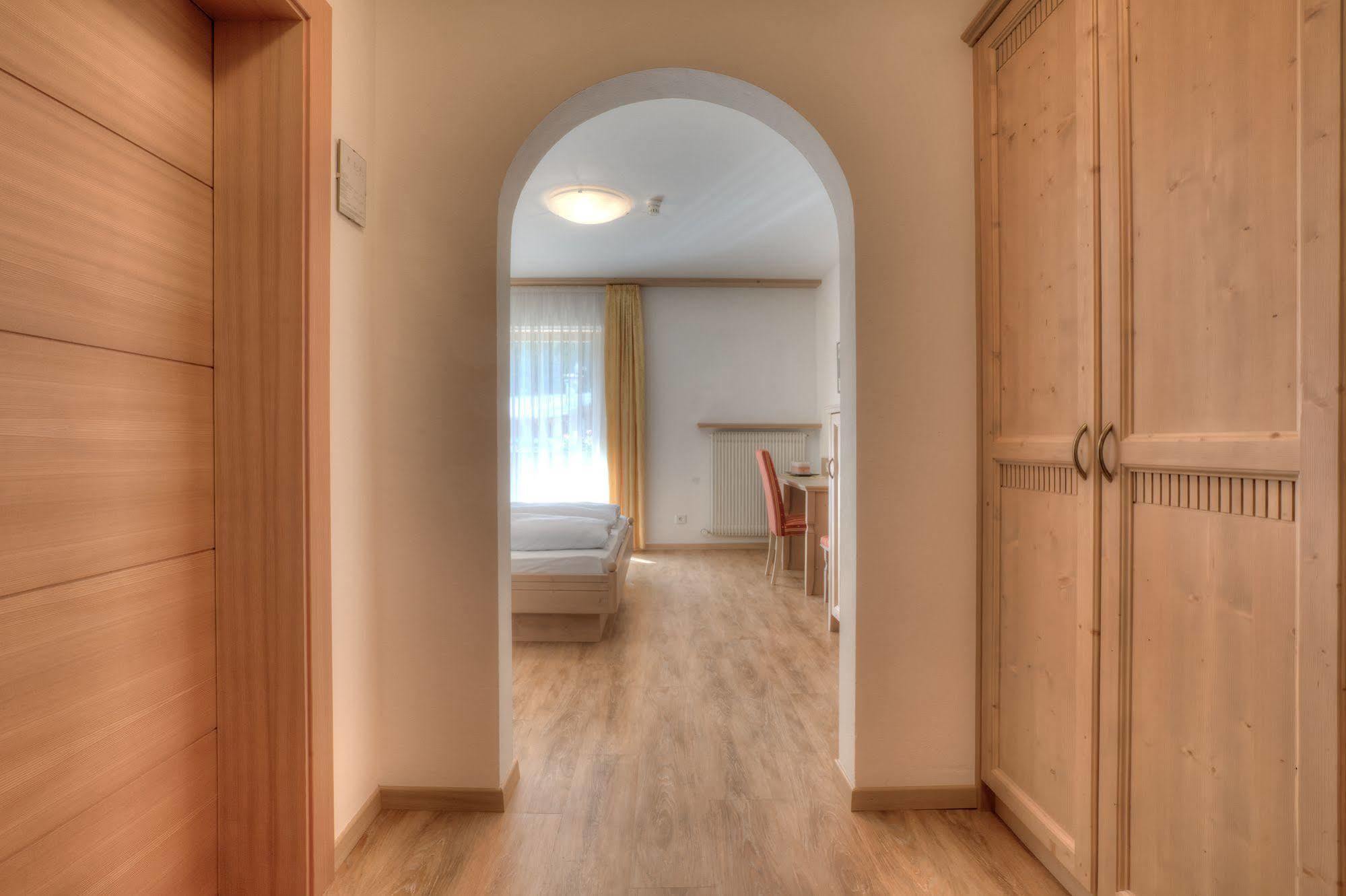 Hotel Residence Rose Випитено Екстериор снимка