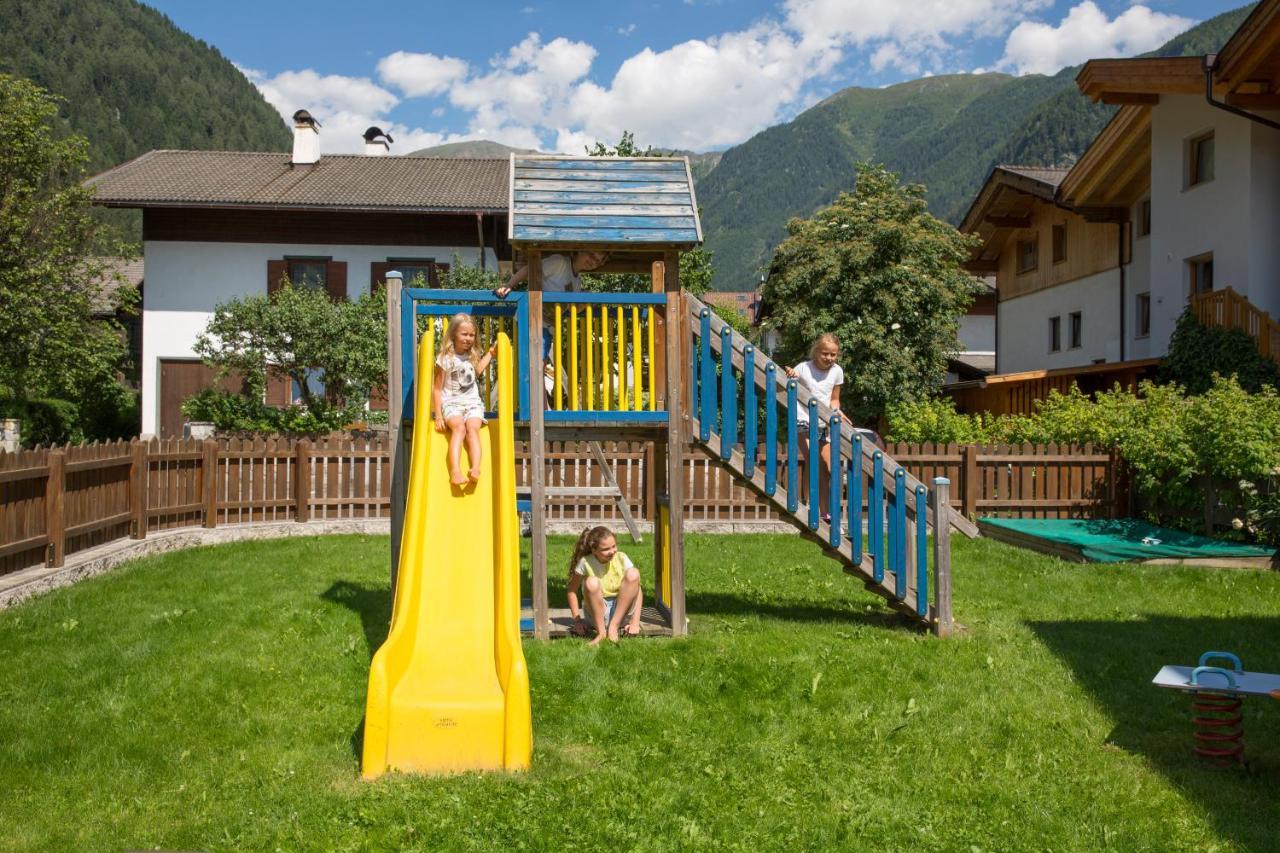 Hotel Residence Rose Випитено Екстериор снимка